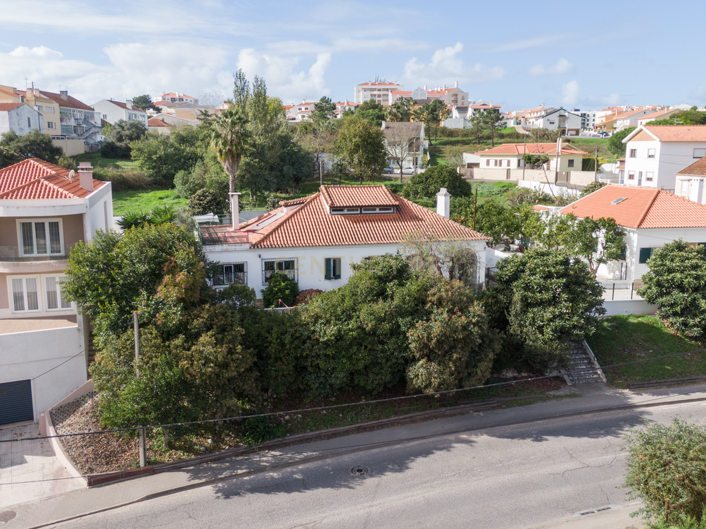 Moradia T3+1 com terreno de 800m2, em Torres Vedras - Image 1