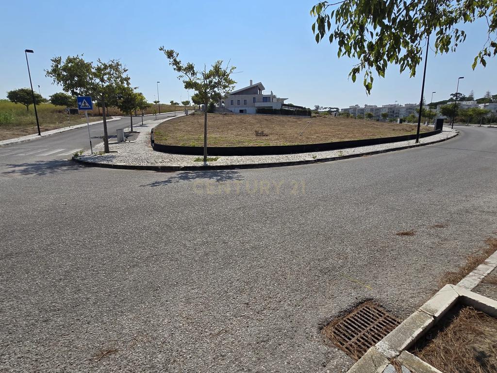 752 m² de Exclusividade num Novo Condomínio na Aldeia dos Capuchos. - Image 13