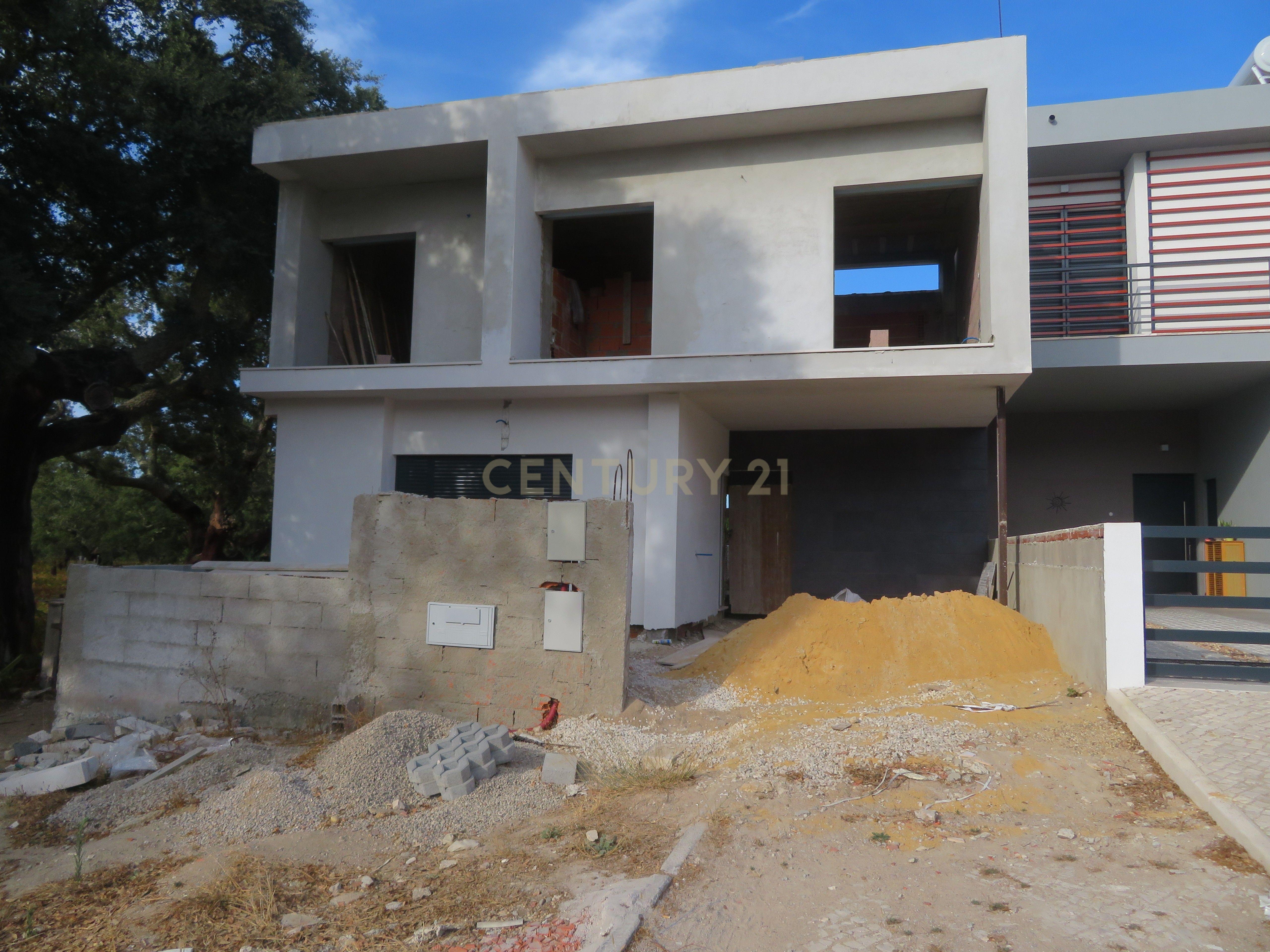 Fotografia 4 de Moradia T4+1 em topo de banda em Alto das Vinhas, Sesimbra, Setúbal - Em Construção