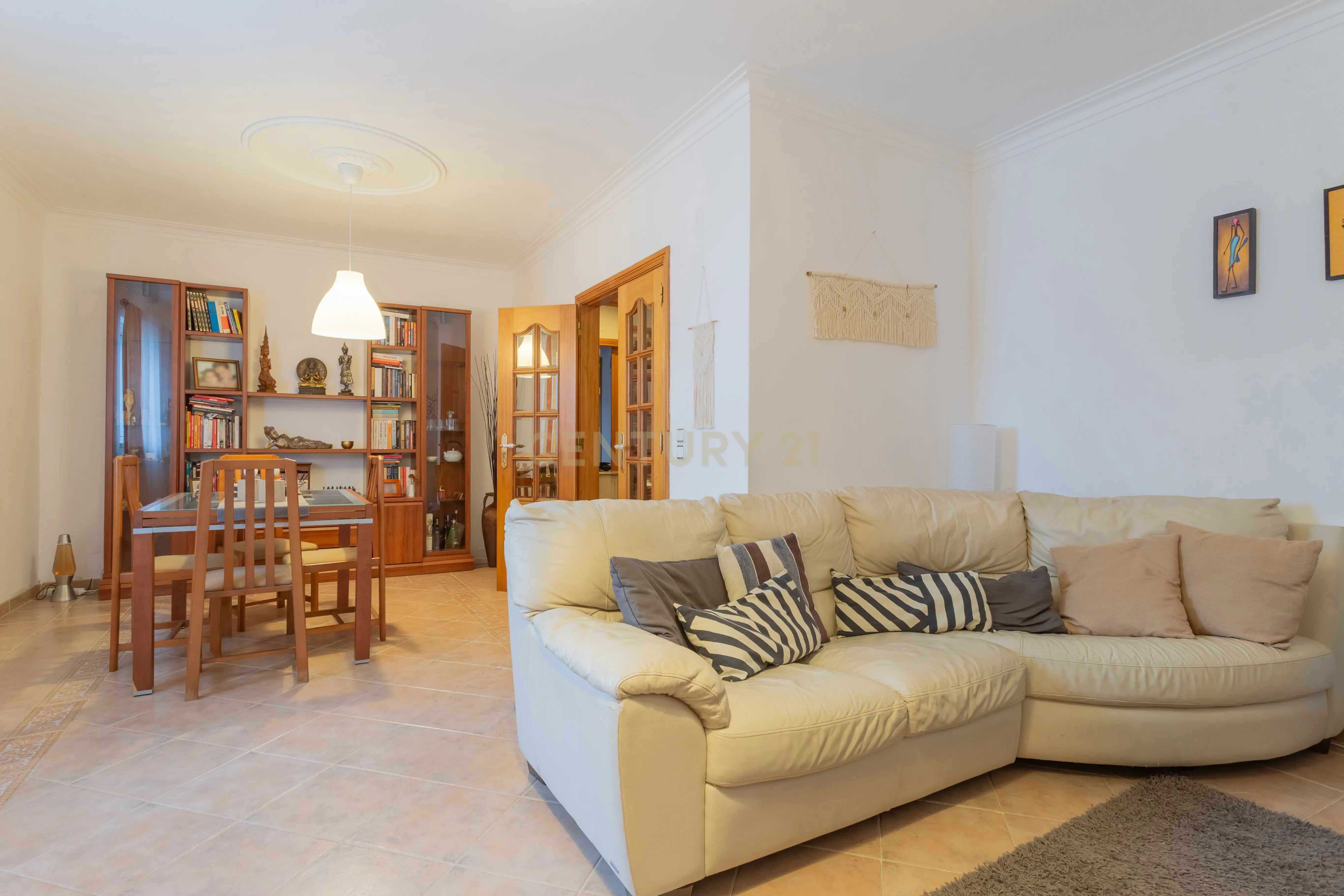Apartamento T2 na Quinta do Anjo, Setúbal, com Estacionamento e Piscina Comum - Image 6