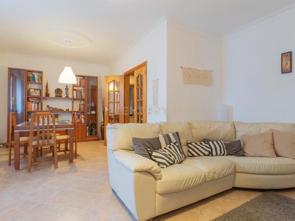 Apartamento T2 na Quinta do Anjo, Setúbal,  com Estacionamento e Piscina Comum - Image 6
