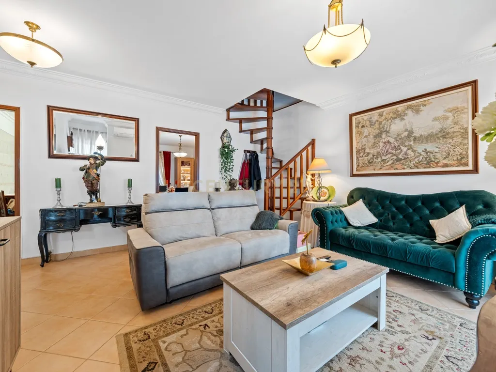 Apartamento T3 Duplex com Terraço, Varanda e Parqueamento no Montijo - Image 13