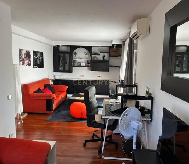 ¡MAGNÍFICO ÁTICO EXTERIOR DE CASI 90 METROS EN URBANIZACIÓN CERRADA! - Image 1