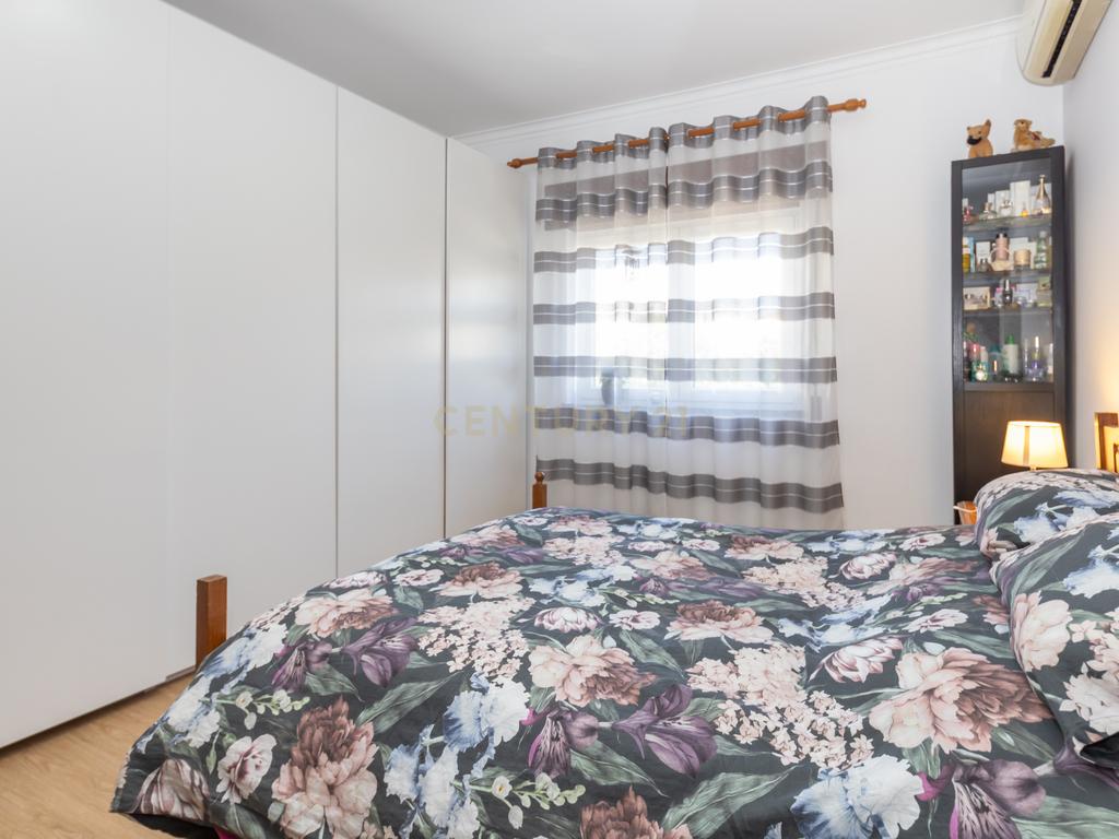 Moradia T5 no centro da Quinta do Conde – Espaço, Conforto e Localização Perfeita - Image 25