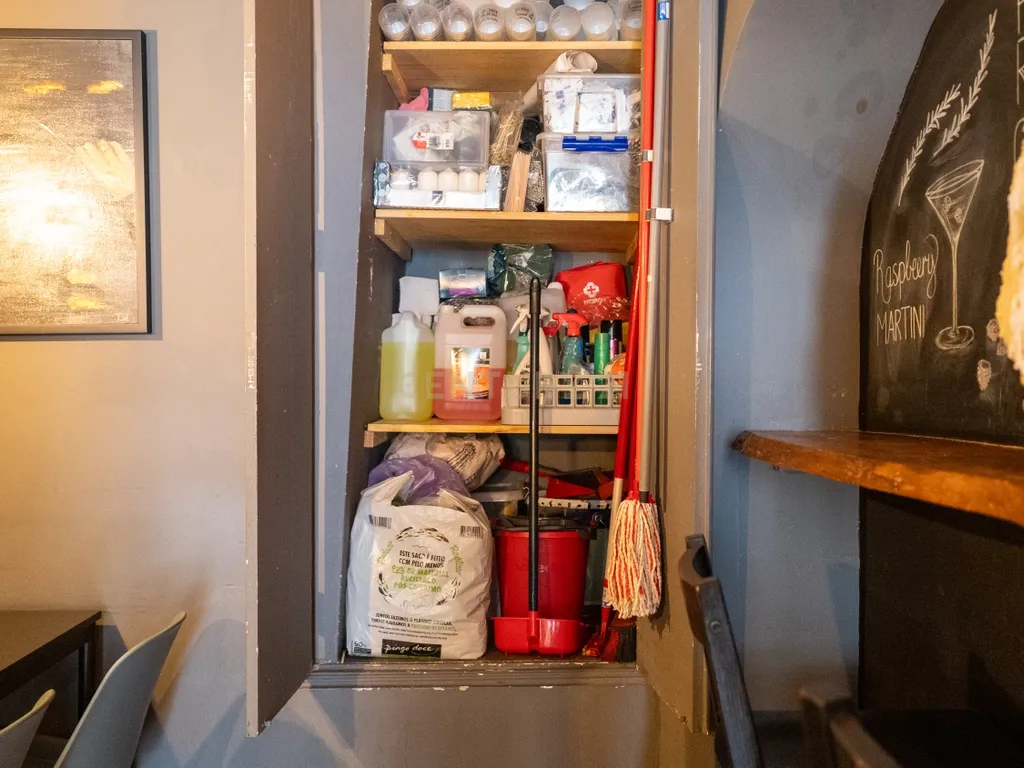 Restaurante Pronto a Funcionar na Emblemática Rua da Bica – Uma Oportunidade Única no Coração de Lisboa - Image 29