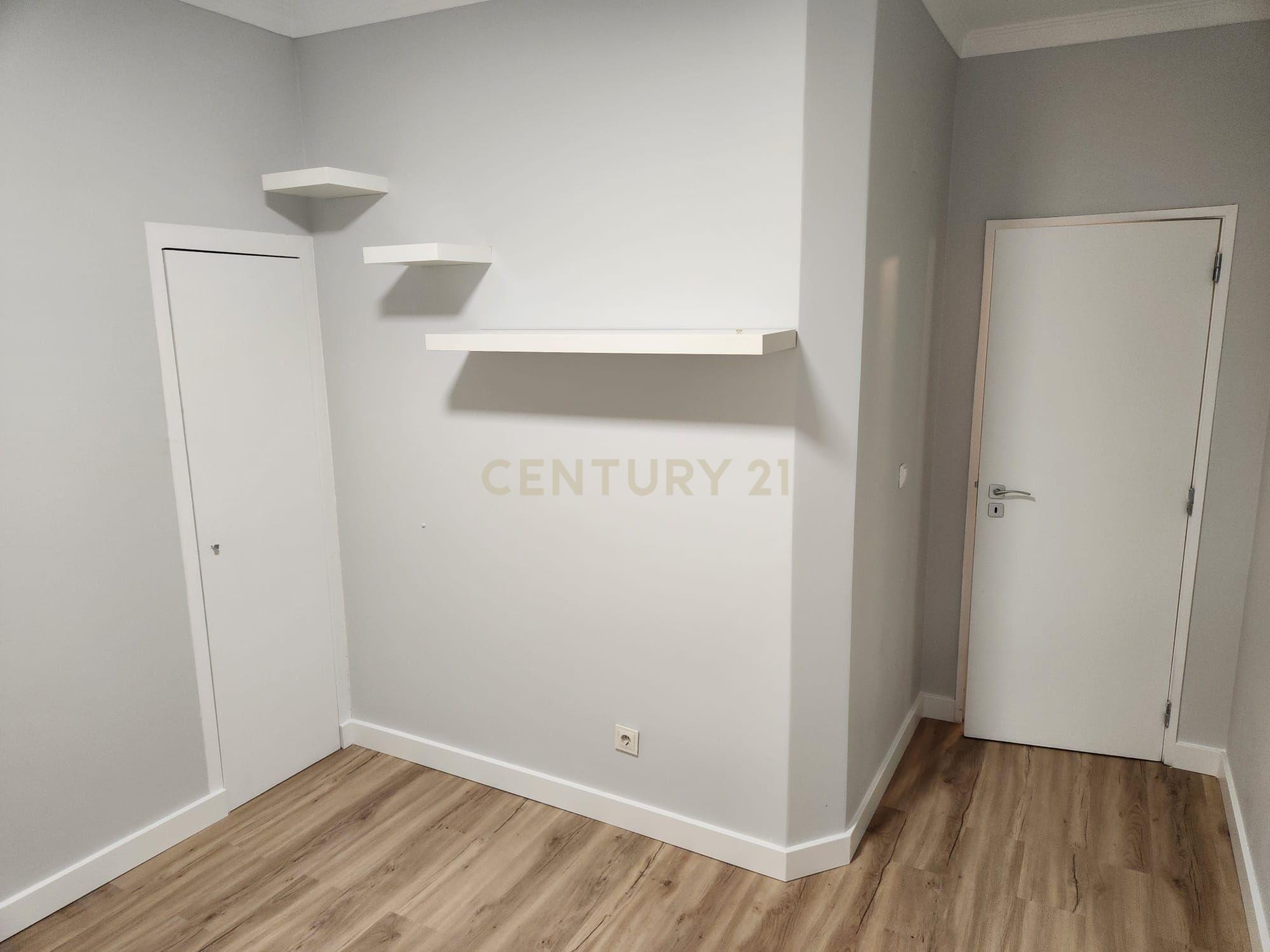 Apartamento Moderno em Setúbal com Vista para a Cidade e Montanha - Image 23