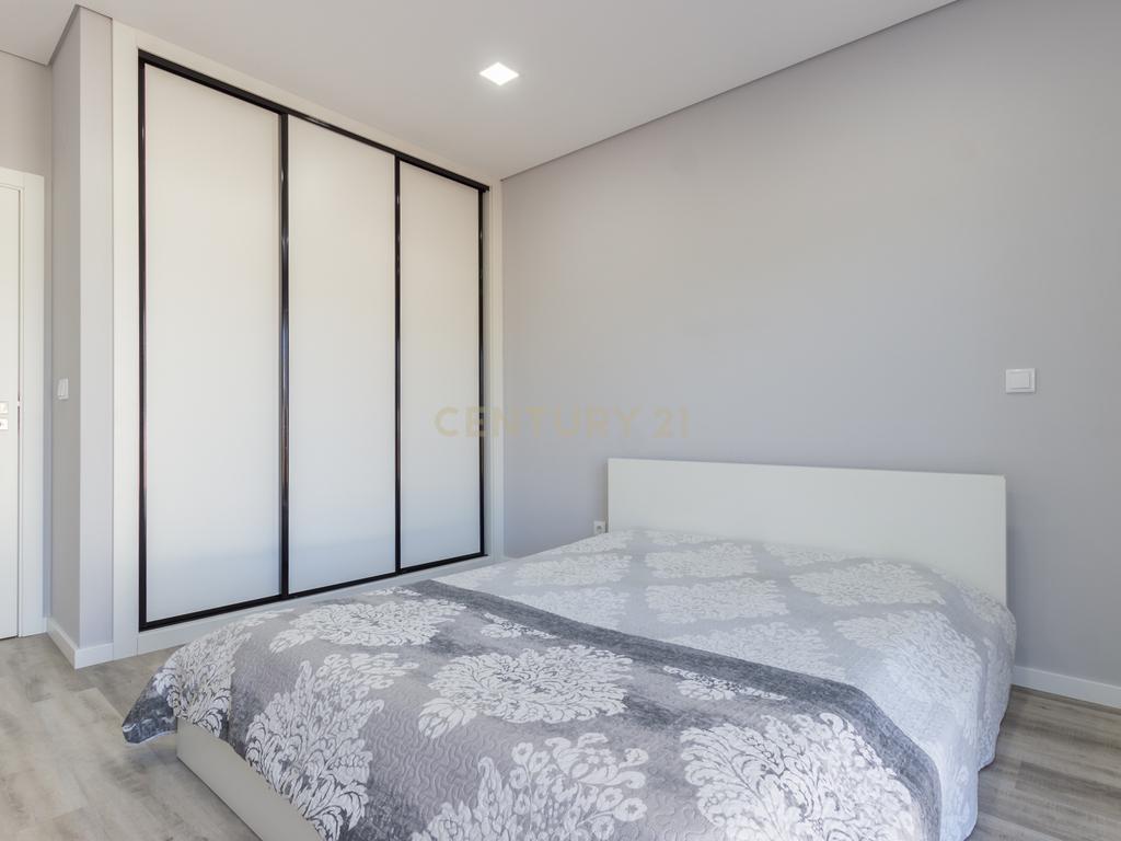 Vila Alegre / Fernão Ferro - Luxuosa moradia isolada térrea de 4 assoalhadas com arquitetura comtemporânea inserida em lote de 2775 m² - Image 23