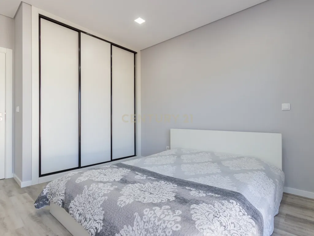 Vila Alegre / Fernão Ferro - Luxuosa moradia isolada térrea de 4 assoalhadas com arquitetura comtemporânea inserida em lote de 2775 m² - Image 23