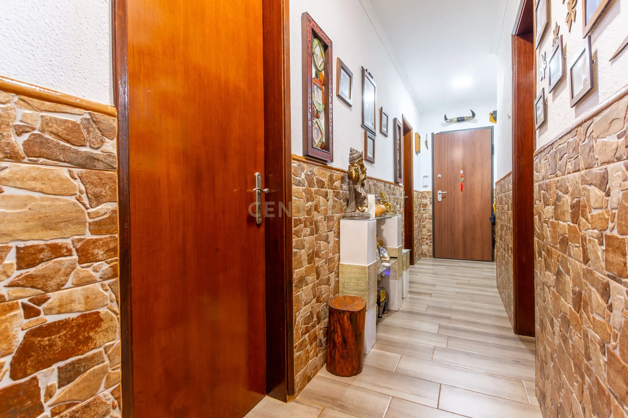 Fotografia 10 de Paio Pires - Apartamento de 4 assoalhadas remodelado, com quintal