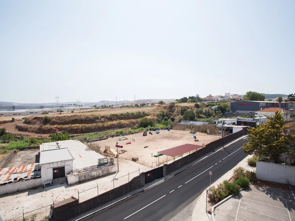 Apartamento T2 num condomínio com Vista Panorâmica em Odivelas, Famões - Image 45