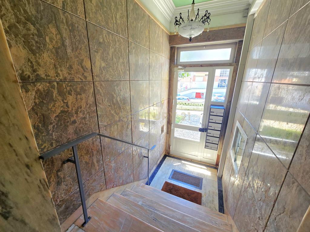 Apartamento T2 totalmente remodelado em Falagueira, Amadora - Image 17