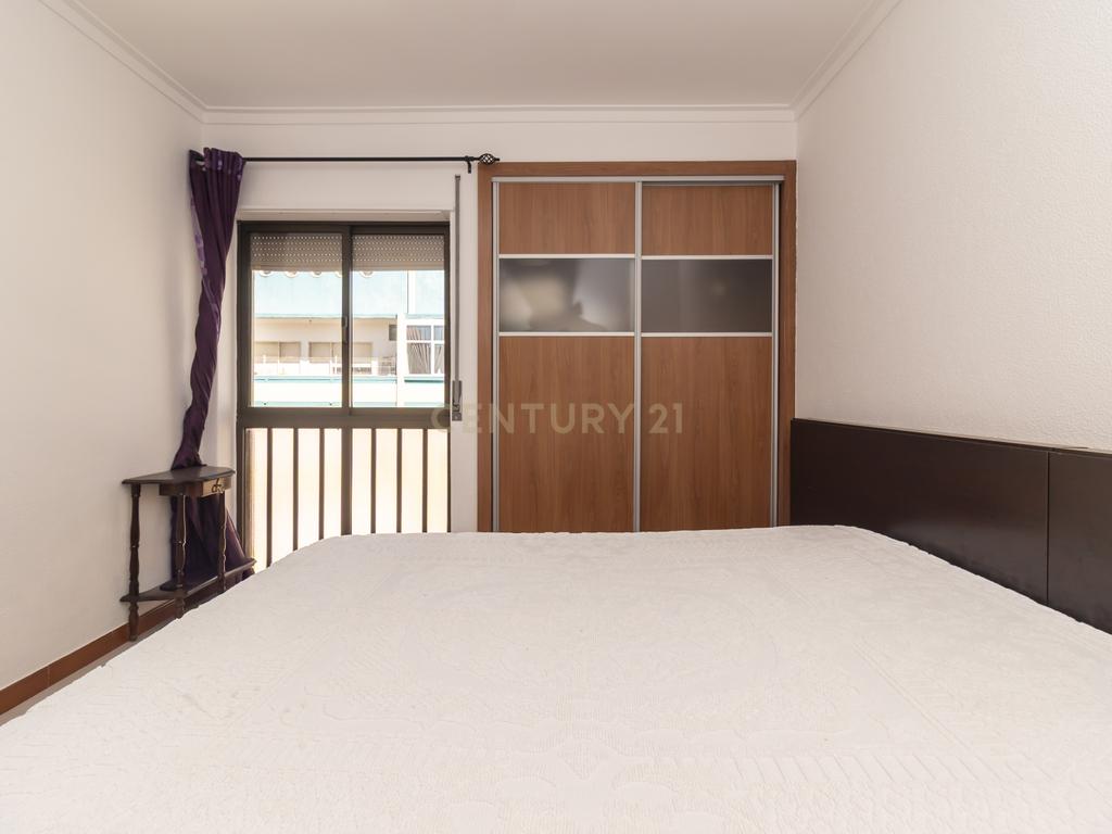 Apartamento T2 de 98m2 com Excelentes Áreas e 2 WC no Centro da Costa da Caparica - Image 32