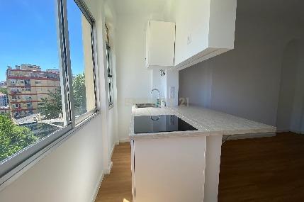 Encantador Apartamento T1 Renovado para Arrendamento de Longa Duração – Amadora, Lisboa - Image 12