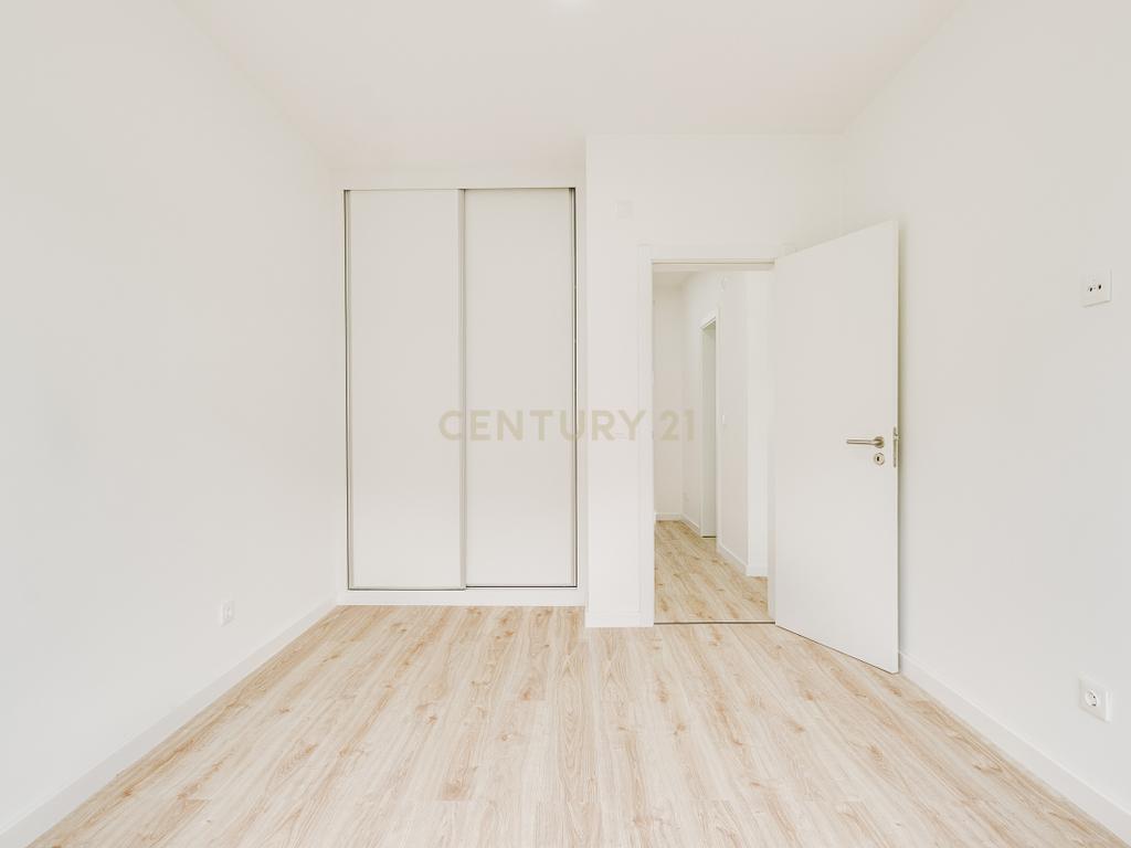 Apartamento T2 Remodelado na Prestigiada Avenida Jaime Cortesão em Setúbal – Próximo da Zona Ribeirinha - Image 7