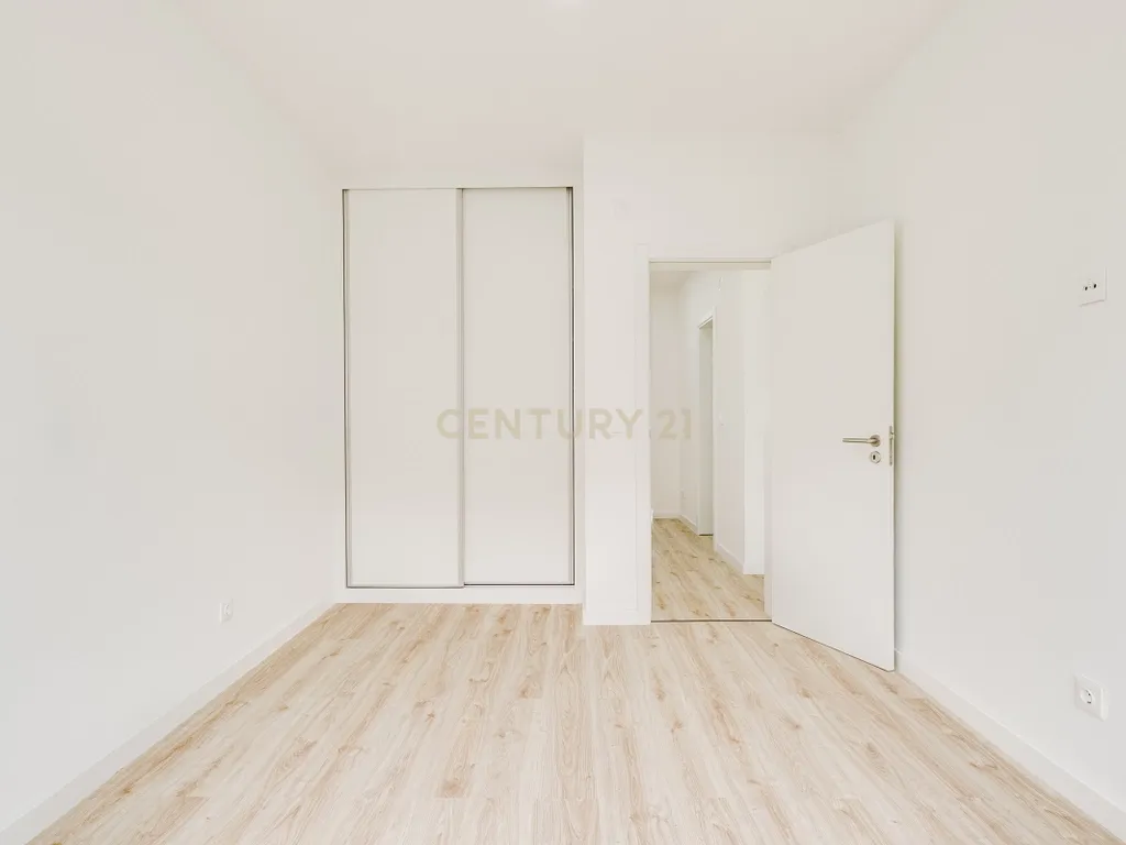 Apartamento T2 Remodelado na Prestigiada Avenida Jaime Cortesão em Setúbal – Próximo da Zona Ribeirinha - Image 7