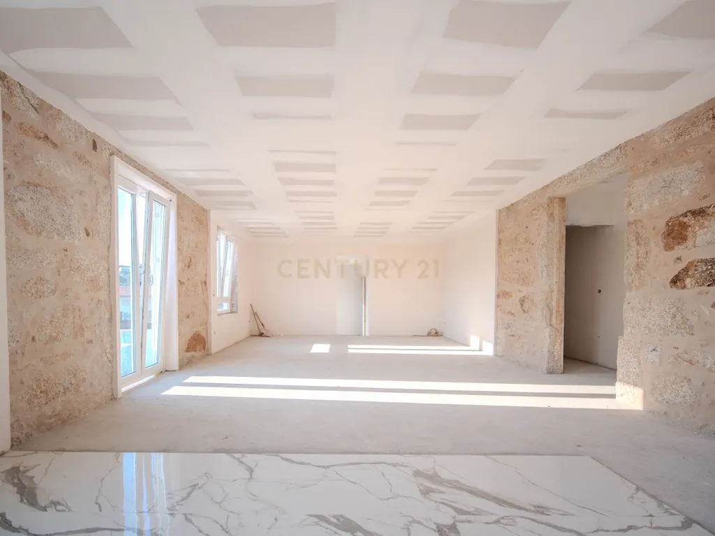 Moradia T3 com Espaço Comercial | São Pedro da Cova (Adega Azul) - Image 16