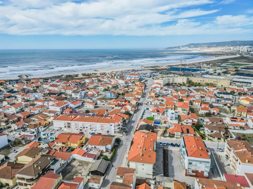 Apartamento T3 com terraço e garagem para 2 Carros, a 350 metros da Praia, São Pedro, Figueira da Foz - Image 5