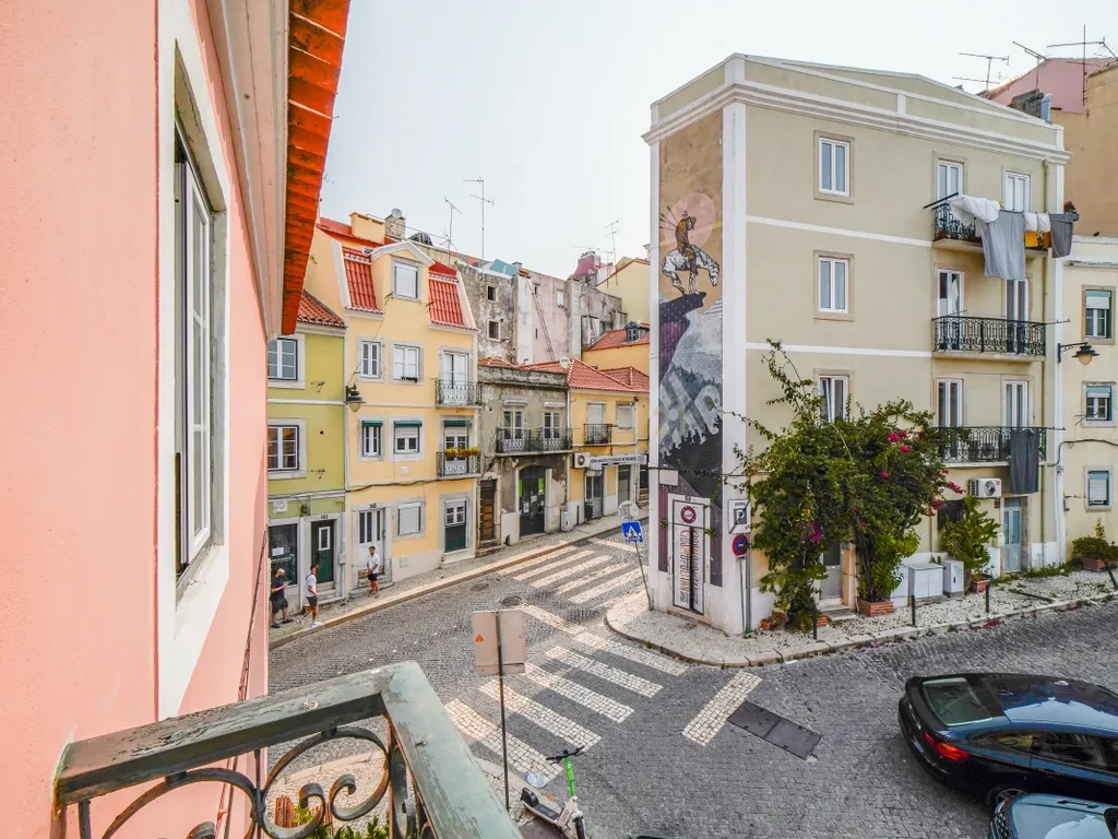 Apartamento T2 Triplex* em Santos-o-Velho – Janelas Verdes | Estrela - Image 33