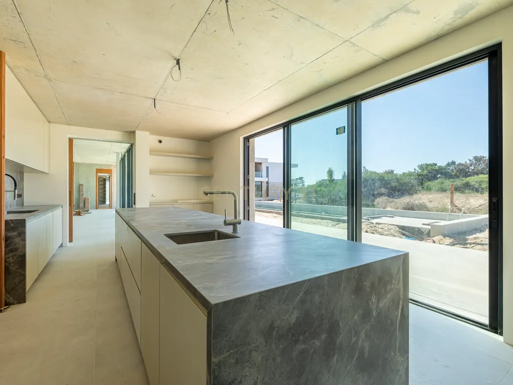 Moradia T6 com Projeto de Autor em Tróia/Comporta | Piscina, 3 Suites, Jardim Privado - Image 22