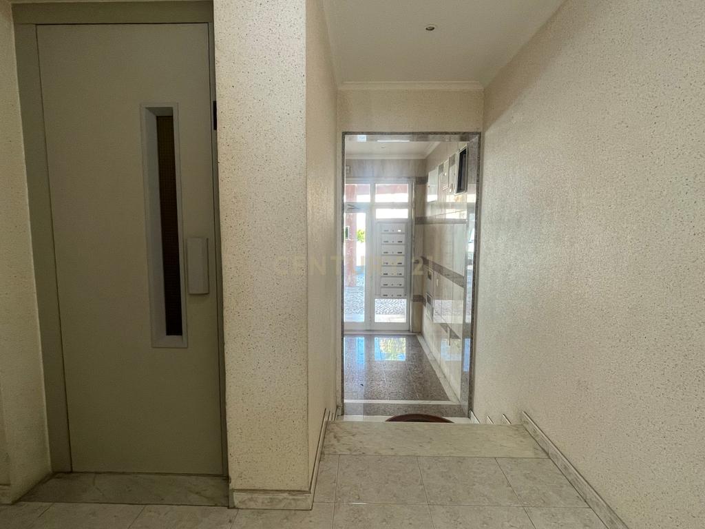 Apartamento T3, com Varandas e 3 Lugares de estacionamento, no Pinhal Novo - Image 27