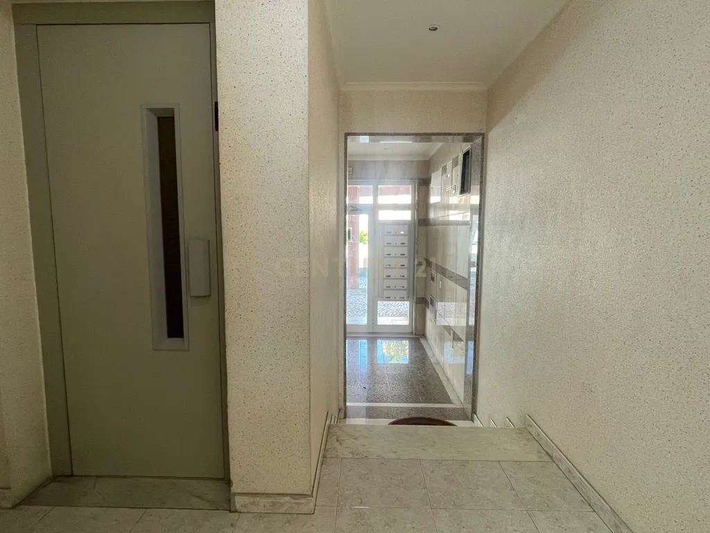 Apartamento T3, com Varandas e 3 Lugares de estacionamento, no Pinhal Novo - Image 27