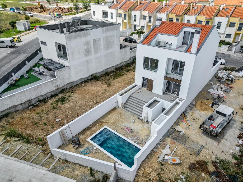 Moradia T4 com piscina em Caneças - Image 80