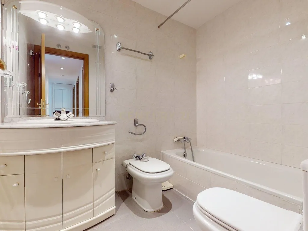 Moderno Apartamento T4 em San Fernando de Henares, Madrid - Image 18
