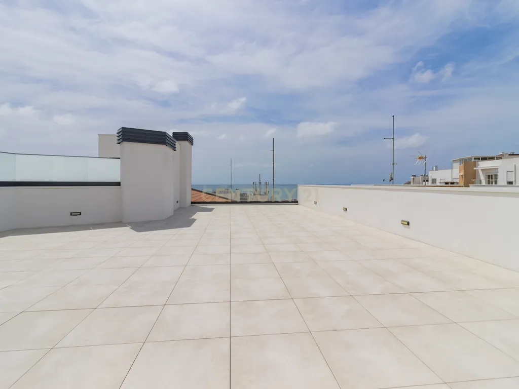 Excelente Penthouse T2 NOVA a 300 metros da praia - Image 25