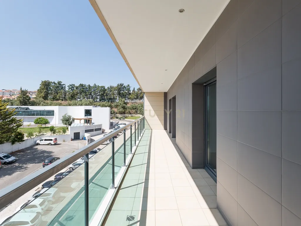 Apartamento T2 num condomínio com Vista Panorâmica em Odivelas, Famões - Image 15