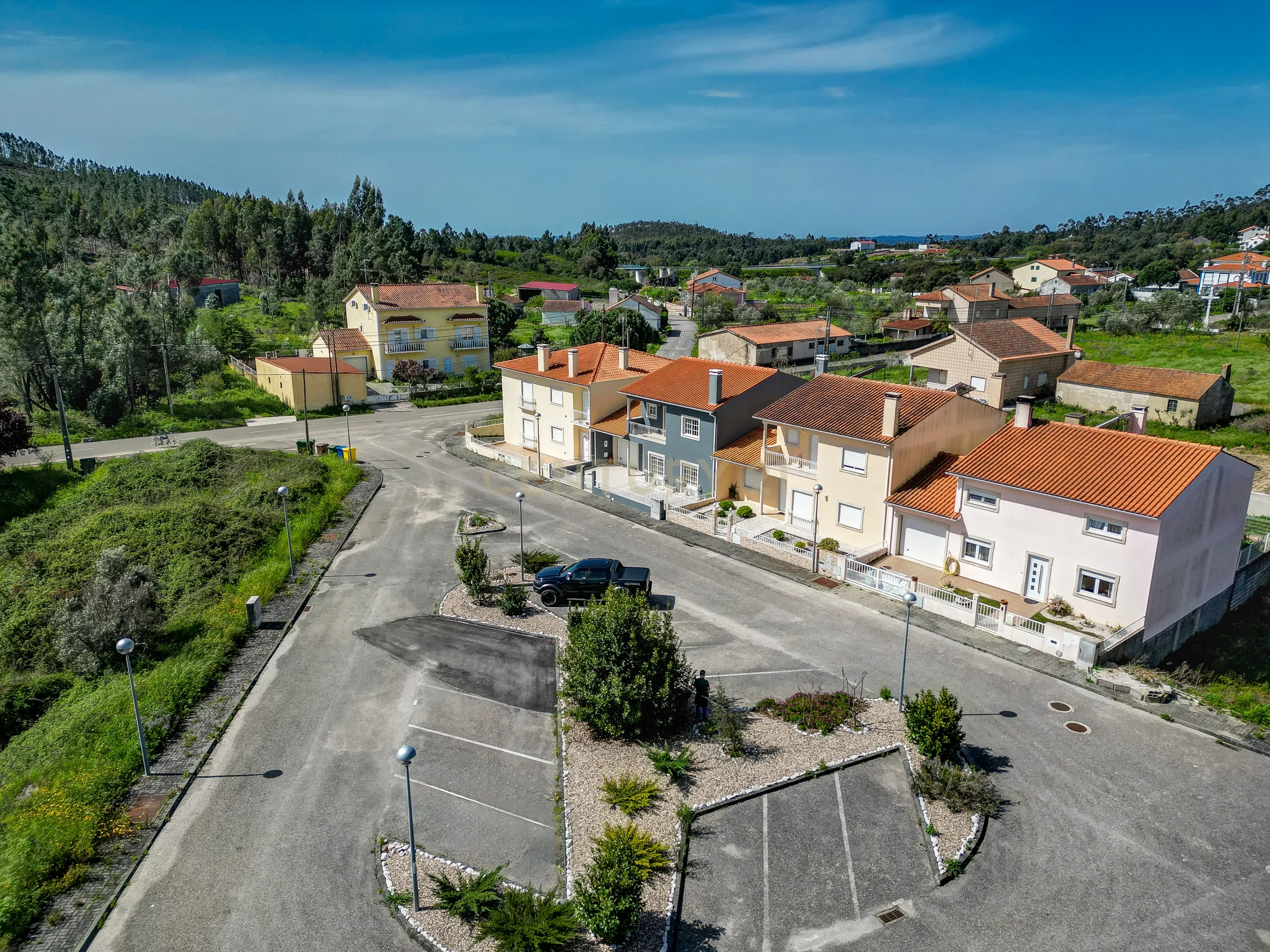 Casa Moderna em Vila de Rei com 4 Quartos e Segurança Avançada - Image 57