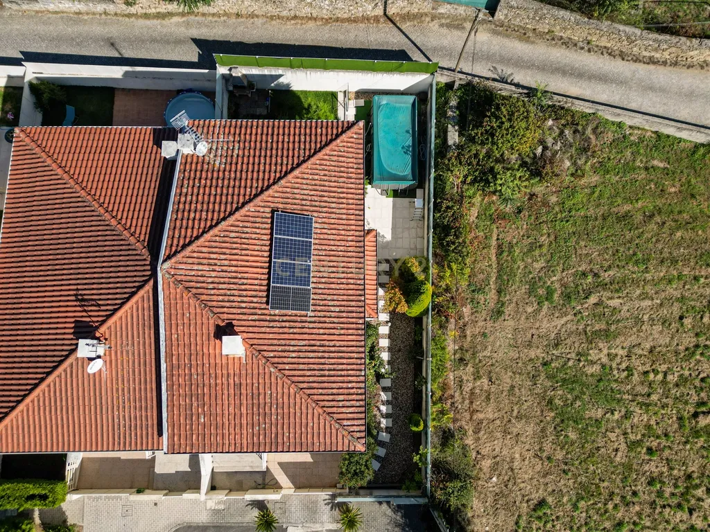 Moradia T3 com Suite, Excelentes Áreas e Vista Desafogada em Lago, Amares - Image 24