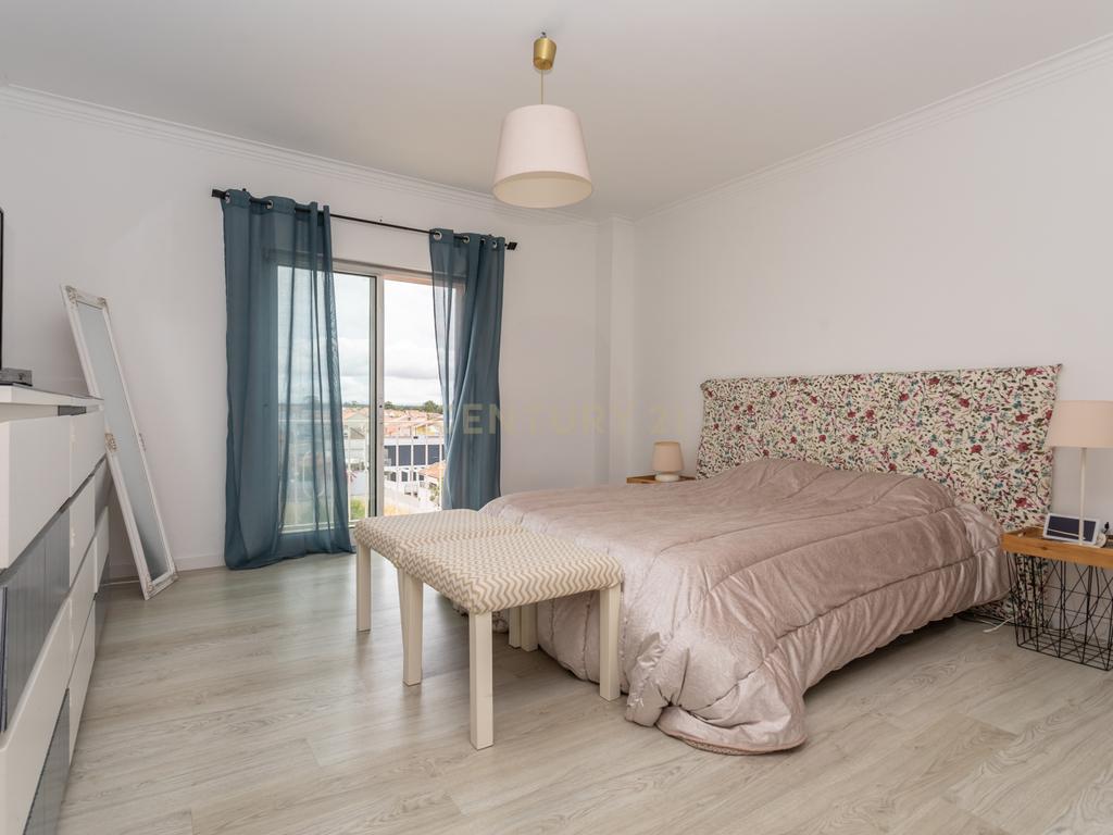 Moradia T5 em Foros de Amora - Image 27
