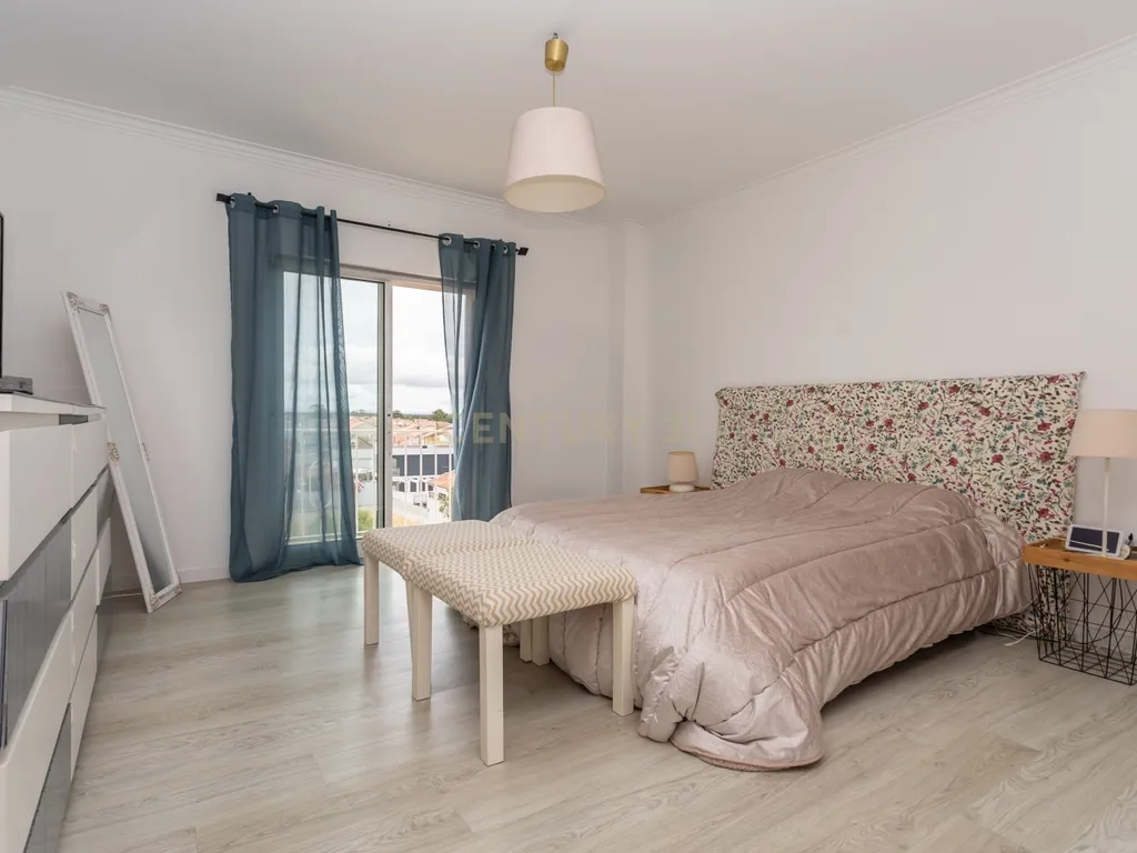 Moradia T5 em Foros de Amora - Image 27