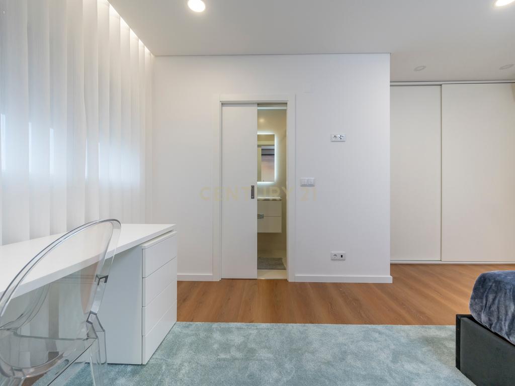 Luxuosa Moradia T5 com Vista Panorâmica em Odivelas - Image 66