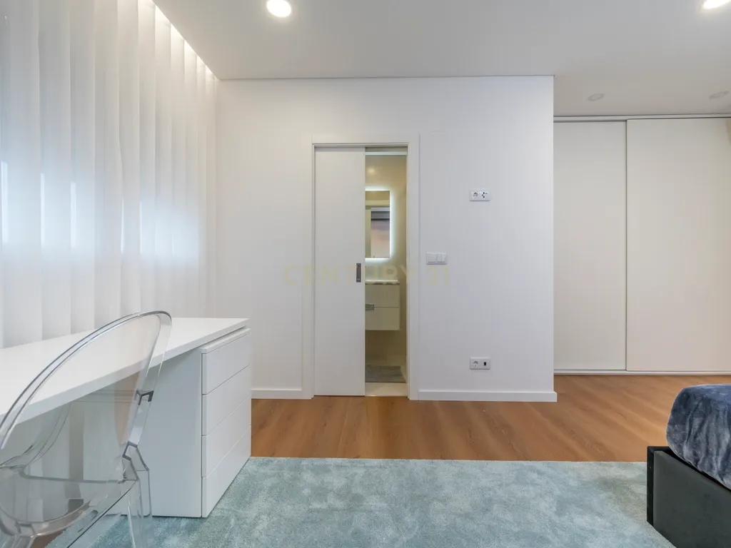 Luxuosa Moradia T5 com Vista Panorâmica em Odivelas - Image 66