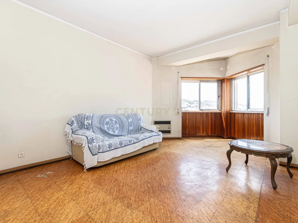 Apartamento T3 com mais de 100m² em Odivelas - Image 11
