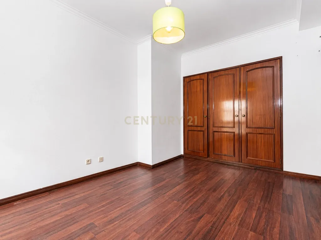 Apartamento T3 com Parqueamento e Arrecadação | Rio de Mouro - Image 5