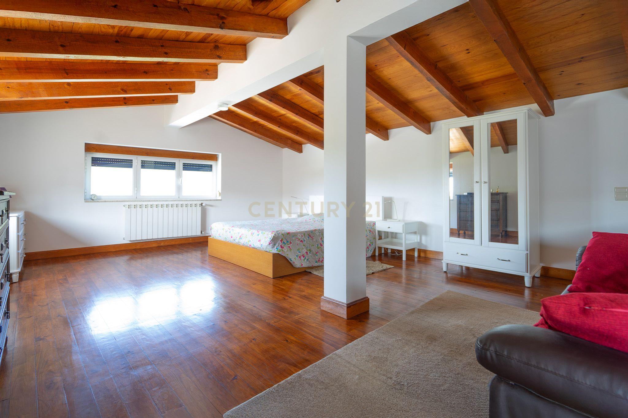 Moradia T3 + 1 em muito bom estado com pátio,piscina, terraço, churrasco coberto,anexo,garagem,poço e terreno numa localização sossegada a 10 min. de Lousã - Image 60