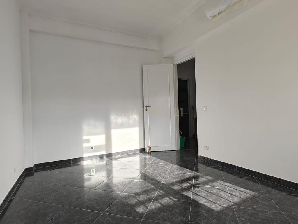 Apartamento Moderno T3 em Carnaxide / Oeiras com Ar Condicionado e Elevador - Image 5
