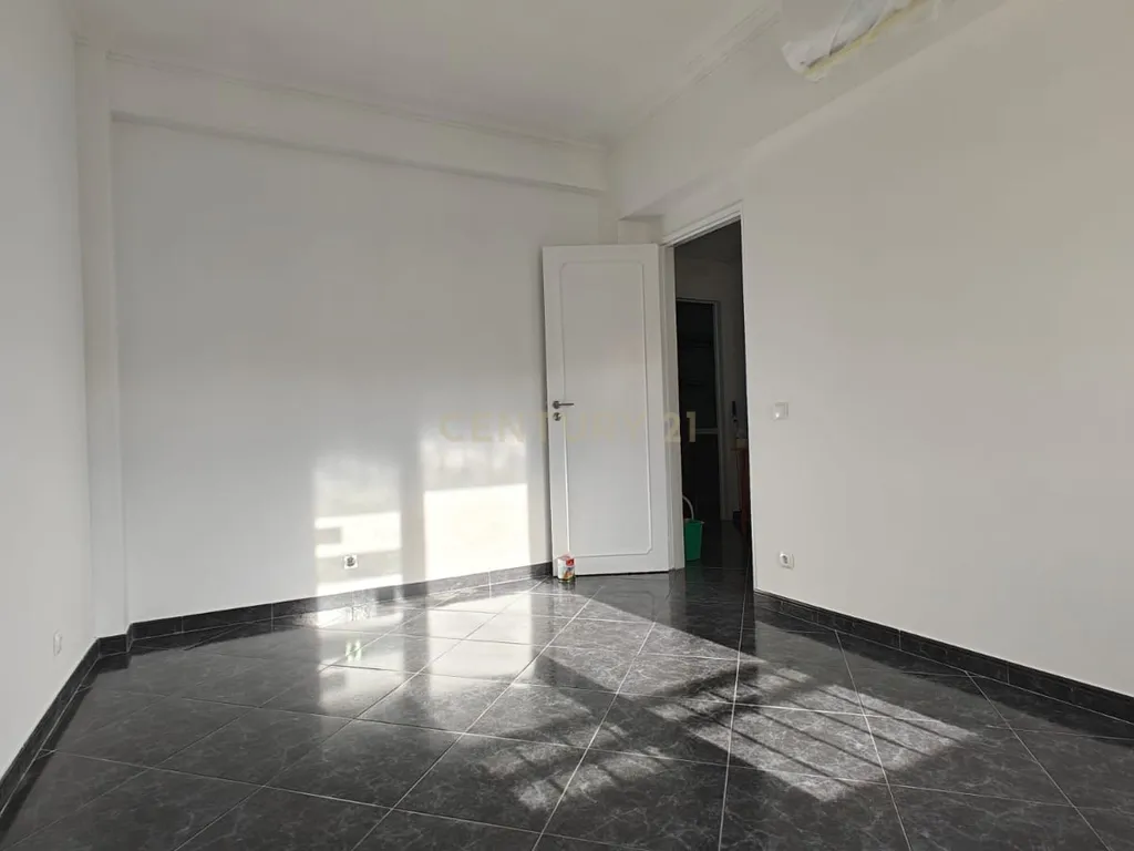 Apartamento Moderno T3 em Carnaxide / Oeiras com Ar Condicionado e Elevador - Image 5