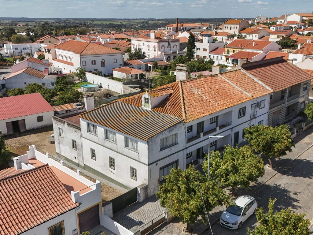 Moradia T6 com Jardim e Vista Panorâmica em Avis - Image 28