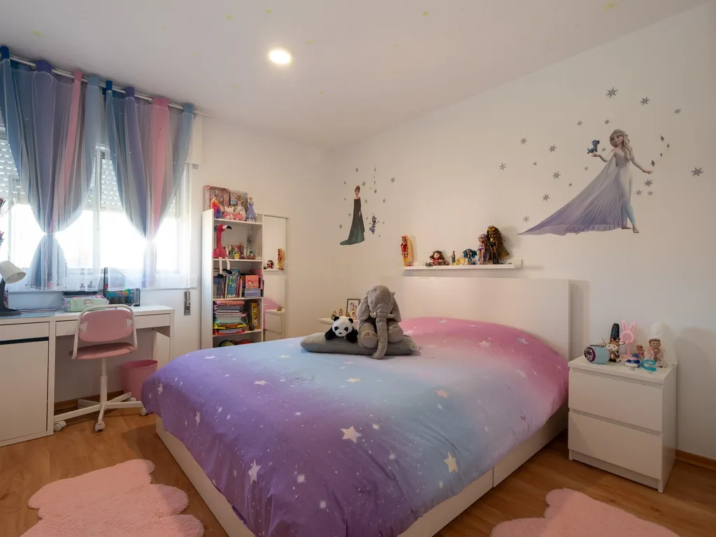 Apartamento de tipologia T4, com 2 WC e arrecadação localizado em Santo António dos Cavaleiros – Loures. - Image 18