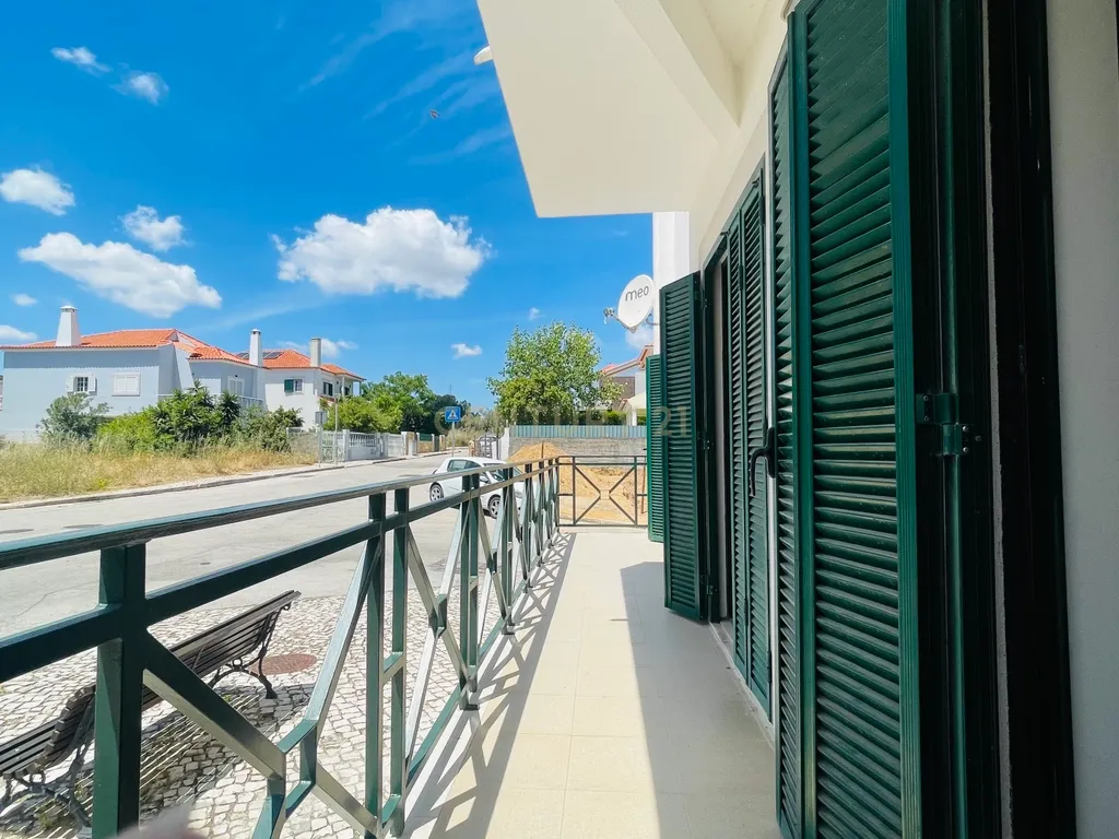 Apartamento T2, com Duas Varandas e Arrecadação, em Aires, Palmela - Image 7