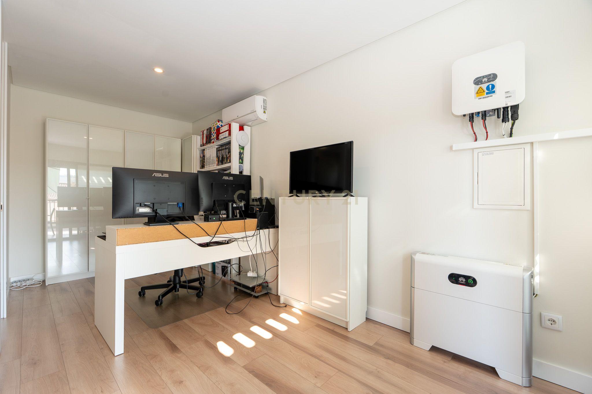 Apartamento T3+1 duplex, com terraço e estacionamento, no centro da cidade de Torres Vedras - Image 48