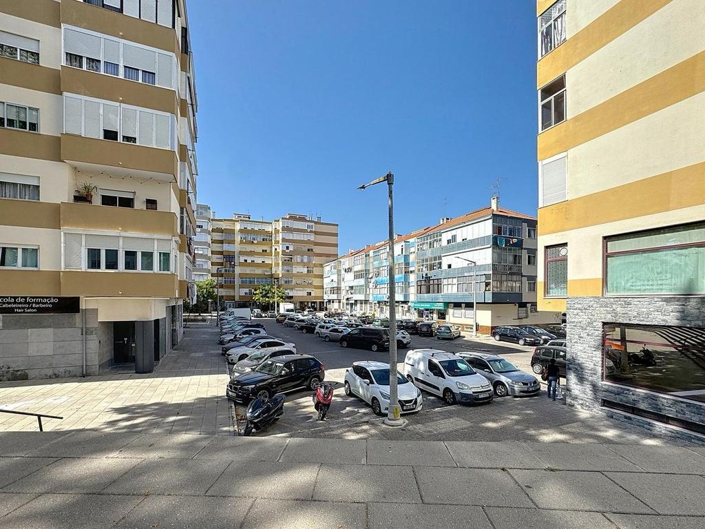 Loja pronta a estrear na Cruz de Pau – equipada, remodelada e com potencial para vários negócios!  - Image 27