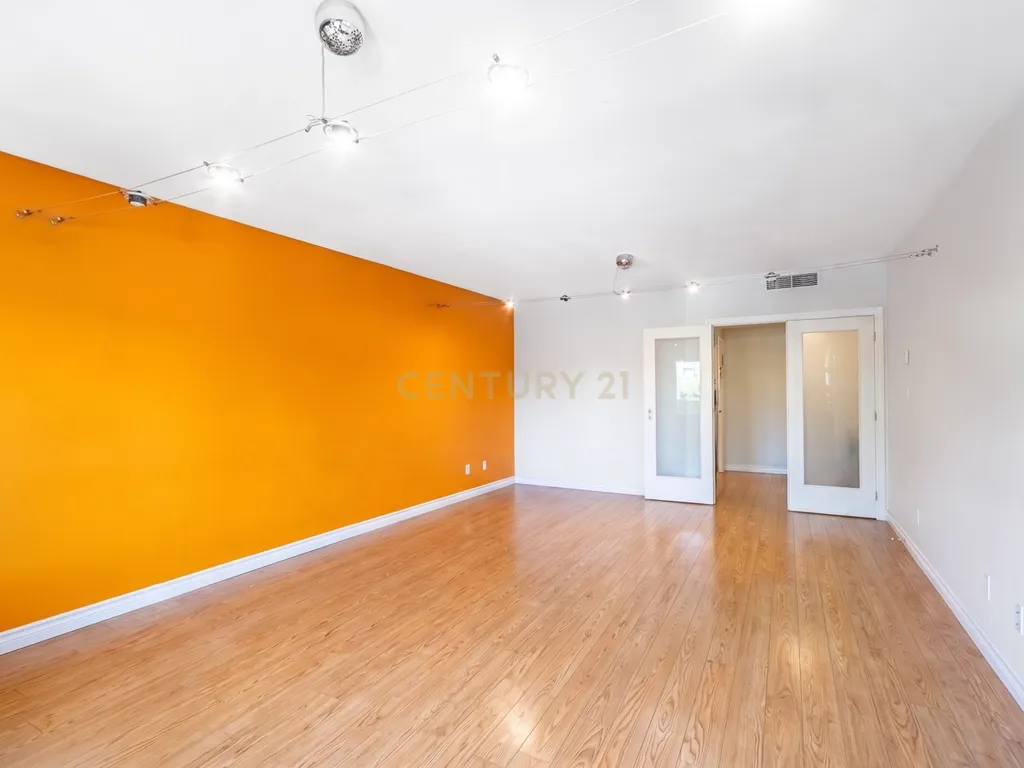 Apartamento T3 com Parqueamento e Arrecadação | Montijo - Image 3