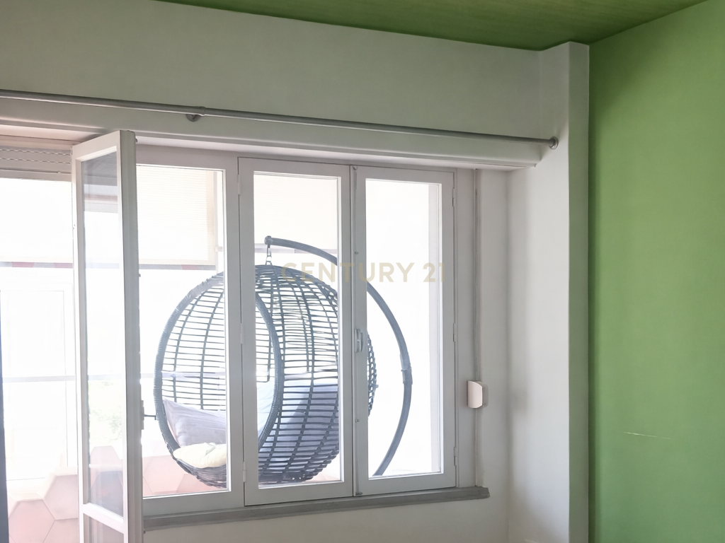 Apartamento T2 +1 Duplex em Alvalade, Lisboa - Oportunidade Única - Image 7