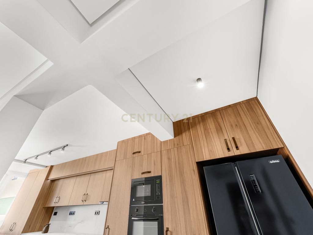 Apartamento T3 Totalmente Renovado - Image 10
