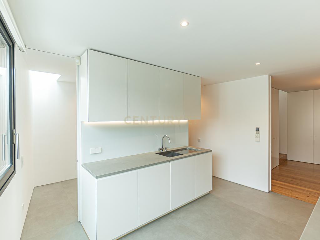 Apartamento T2 com 149 m2 - Centro Histórico de Matosinhos - Image 10