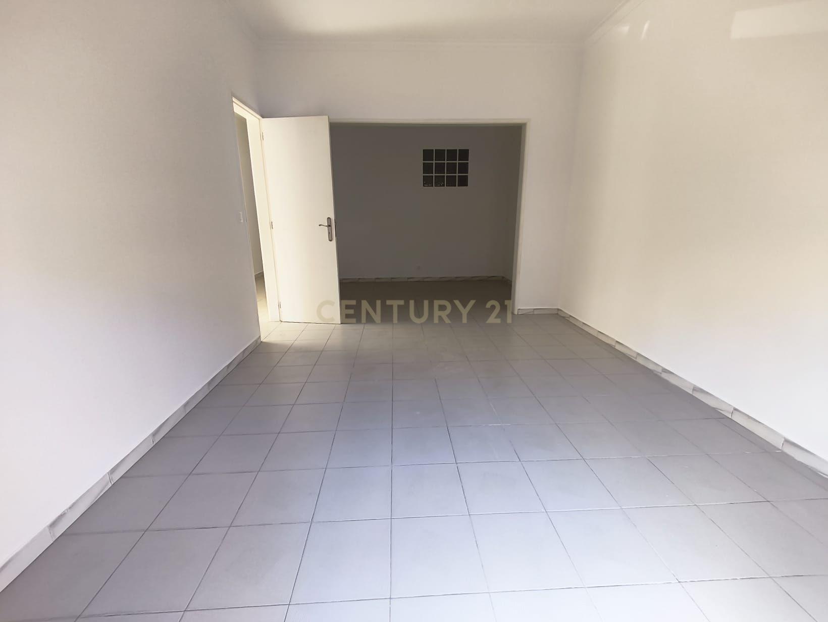 Fotografia 6 de Moradia T2  |  Terraço  |  Com loja ou garagem